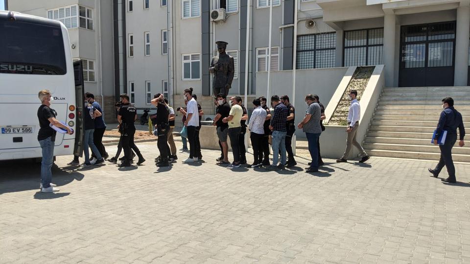 Aydın merkezli 7 ilde düzenlenen dolandırıcılık operasyonunda gözaltına alınan 45 zanlıdan 14'ü tutuklandı. ( Gökhan Düzyol - Anadolu Ajansı )