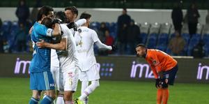 Turuncu-lacivertli ekip, Süper Lig'in 14. haftasında konuk ettiği Demir Grup Sivasspor'a 1-0 mağlup oldu. ( Hilmi Sever - Anadolu Ajansı )