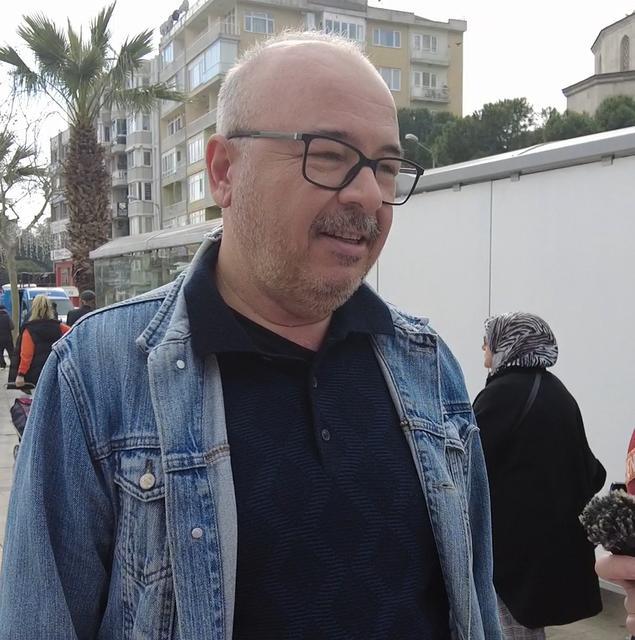 “İzmir’i tanımıyorum. İstanbul’da Ekrem İmamoğlu’nu görüyoruz. Alacağından eminim. Mansur Yavaş için zaten bir şey söylemeye gerek yok. Nasıl dünya üzerinde Recep Tayyip Erdoğan kadar kötüsü gelmediyse dünya üzerinde de Mansur Yavaş kadar iyisi gelmez. Bu ülkenin bu hale gelmesindeki en büyük suçlu Kemal Kılıçdaroğlu’dur. Mansur Yavaş CHP’nin genel başkanı olsaydı Türk halkını kurtarmıştı”